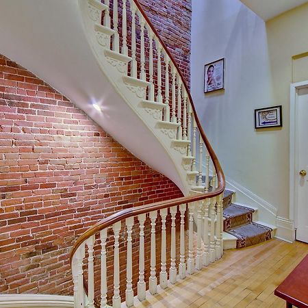 Auberge St Denis Монреаль Экстерьер фото